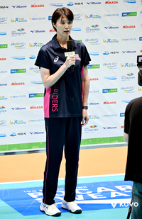 한국 무대 데뷔전 치르는 요시하라 감독 “김연경 공백 있지만 연결 다듬어야”, 이다현 상대하는 강성형 감독 “서브 공략이 중요”[현장인터뷰]