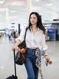 ‘김태용♥’ 탕웨이, 세월 역행하는 리즈 미모...“애 엄마 맞아?”