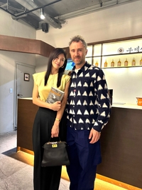 배우 하지원, 건축 거장 토마스 헤더윅과 ‘찰칵’