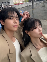 “열애설 해프닝 딛고”... 김유정X김도훈 부산국제영화제서 뽐낸 ‘특급 케미’