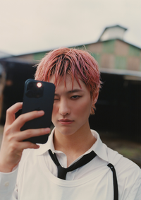 우즈, 솔로 컴백 앞두고 ‘10CM의 쓰담쓰담’ 출격