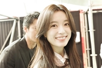 일본 드라마 공개 앞둔 한효주, 여전한 미모로 훈남 배우와 함께!