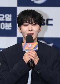 [포토]‘배구광’ 세븐틴 승관, ‘신인감독 김연경’ 함께 해요!