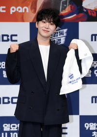 [포토]‘신인감독 김연경’의 승관, 매니저로 열심히!