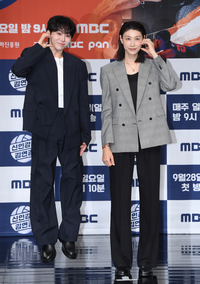 [포토]점프해서 김연경과 키 맞추는 승관