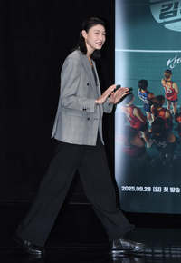 [포토]‘신인감독 김연경’ 제작발표회 입장하는 김연경