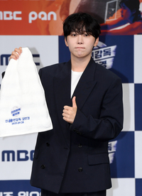 [포토]승관, ‘신인감독 김연경’에서 매니저로!