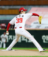 “거의 완벽했다” 사령탑도 놀란 SSG ‘왼손 영건’의 ‘12K 인생투’→비결은 키킹 동작 [SS집중분석]