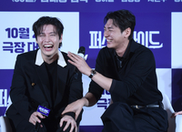 [포토] 강하늘, 김영광 “울어울어” 주문에 웃음 빵!