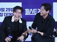 [포토] 강하늘, 김영광 눈물 주문에 웃음이...