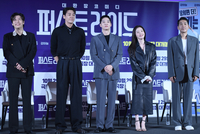 [포토] 인사하는 ‘퍼스트 라이드’ 감독과 배우들