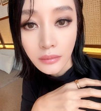 ‘55세’ 김혜수, 두려움도 굴욕도 없는 초근접샷…고혹적 비주얼