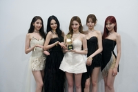 이수만의 새 그룹 A2O MAY, 中 휩쓴 신예 아티스트 ‘데뷔 첫 신인상’