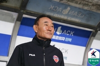 제주 김학범 감독 자진 사임…김정수 감독대행 체제로 생존 경쟁 시작