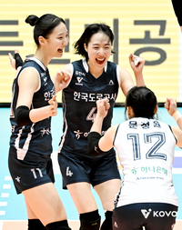 관록의 한국도로공사, 5명이 두 자릿수 득점…GS칼텍스 잡고 결승행[현장리뷰]