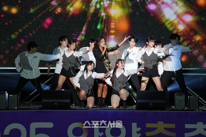 2025 안양춤축제 가수 박혜신 공연.제공=안양시