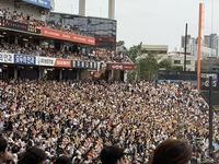 대전에 가득 찬 ‘노란 물결’ 팬 사랑에 LG 화답했다! 1회부터 ‘빅이닝’→‘대전 왕자’ 문동주 무너뜨렸다 [SS현장속으로]