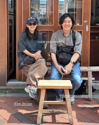 ‘12년차 부부 맞아?’…이효리♥이상순, 창문너머 미소까지 달달