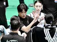 기업은행 부임 후 첫 우승, 김호철 감독 “포기하지 않는 변화 생겼다, 세터 세 명 고르게 쓰겠다”[현장인터뷰]