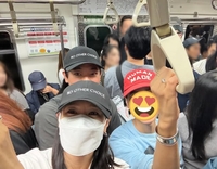 손예진, 100만 불꽃놀이로 지하철行…숨겨도 새어 나오는 아우라