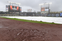 [포토] 다시 내린 비로 대전 경기 결국 우천 취소!