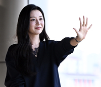 김지원, 팬덤 ‘원데이’와 깜짝 생일카페 즐긴다