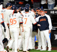 [포토] 김경문 감독 ‘오늘 잘했어’