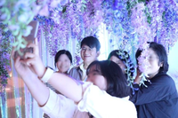 방시혁, 하이브 ‘불꽃축제’ 행사장에 깜짝 등장