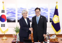 우원식 의장, 강경화 주미대사 내정자 접견