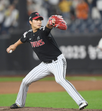 [포토] 역투하는 LG 이정용