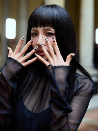 산다라박, 밀라노서 고혹적인 블랙 여신 변신!