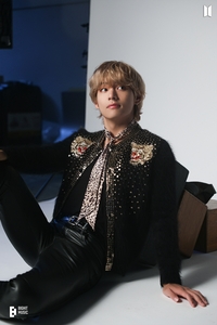 BTS 뷔, 日 보이그룹 롤모델 등극…“뷔처럼 옷 입고 싶다”