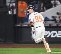 [포토] 황영묵, 1회 기선제압하는 적시2루타