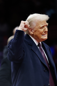 트럼프 “미국 밖에서 만든 모든 영화, 100% 관세 부과” [SS연예프리즘]