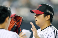 [포토]LG 송승기, 5이닝 2실점으로 규정이닝 채웠다!