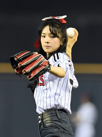 [포토]두산-LG전 시구하는 규빈