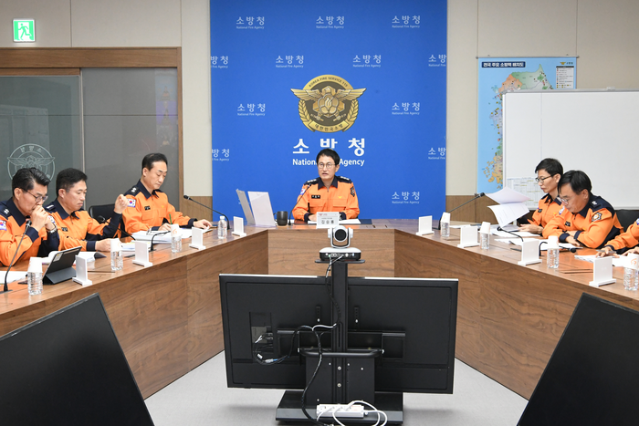 김승룡 소방청장 직무대행이 전국 소방지휘관 회의에서 전상망 장애와 긴 추석 연휴에 흔들림 없는 국민 안전확보를 당부하고 있다. 사진|소방청