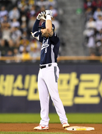 [포토]두산 케이브, 2타점 2루타 세리머니