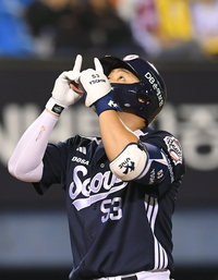 [포토]홈런 세리머니 하는 두산 양석환