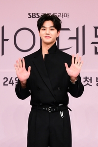 배우 송강, 국군의 날에 만기 전역