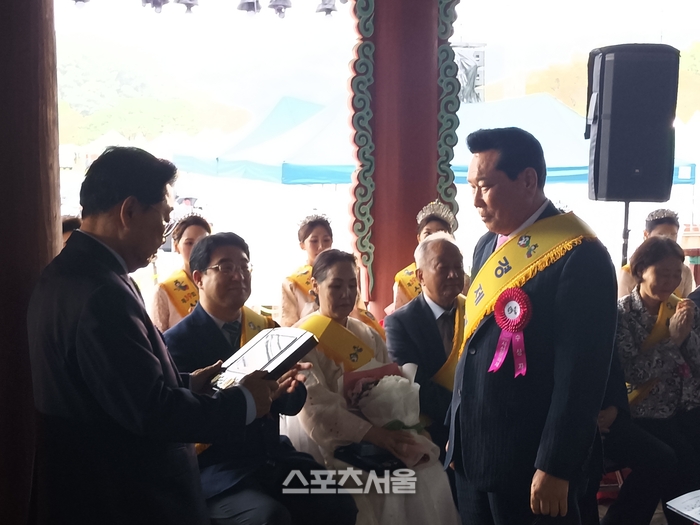 경제부문의 김금석 전주그랜드힐스턴호텔 회장.