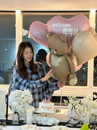 “어서 와 씩씩아!”...배우 이시영, 둘째 출산 앞두고 깜짝 베이비샤워!