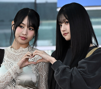 키스오브라이프(KISS OF LIFE) 나띠·하늘, 공항서 빛난 대비 패션··· 상반된 스타일로 시선 사로잡아