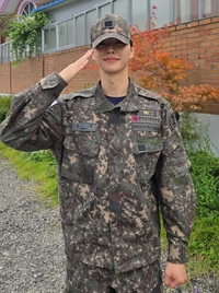 마지막 군복 모습 공개한 송강, ‘전역 신고합니다!’