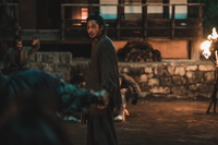 ‘탁류’ 4회 스틸 공개...“피 냄새 맡아보자”