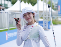 [포토]V자 그려보이는 조한이