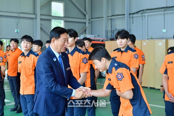 [포토뉴스] 김한종 장성군수 , 추석 앞두고 기관-시설 위문