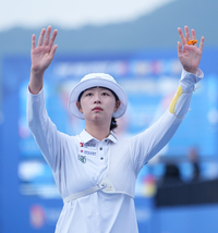 [포토]팬들의 응원에 화답하는 임시현