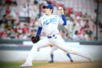 오원석 ‘0.1이닝 5실점’+10회말 ‘런다운 더블플레이’ KT 한화와 무승부…5강 희망 살려 [SS리뷰]