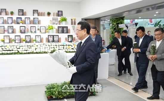 김영록 지사, 추석 앞두고 12·29 여객기 참사 유가족 위로